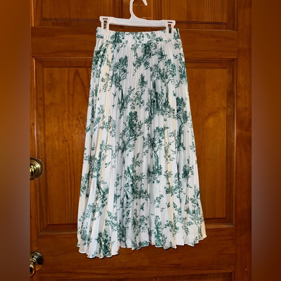 H&M floral pleated Maxi Skirt - Picture 1 of 3